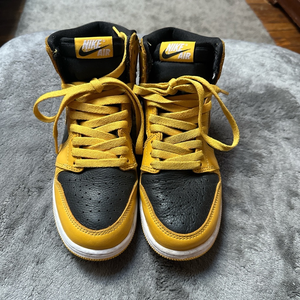 Nike Kids Black and Yellow Sneakers